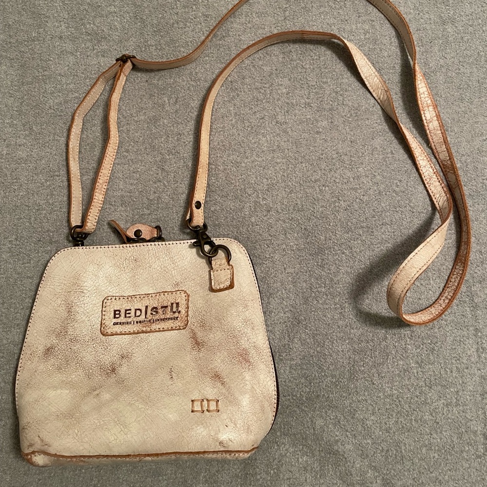 Bedstu leather crossbody bag